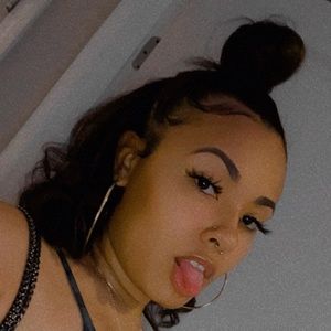 Meet your Posher, Alexia